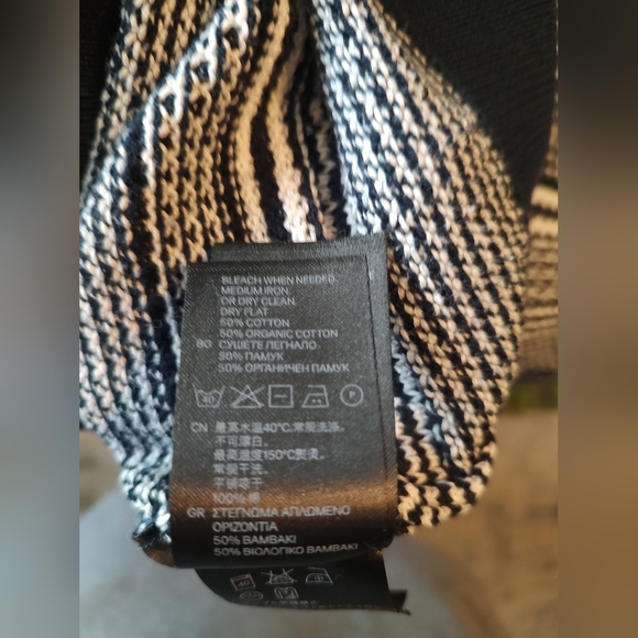 H&M Navy and White sweater - Picture 6 of 6